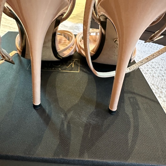 comes with box and  dust bag - Picture 3 of 3